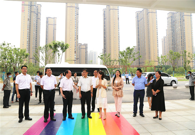 市、区领导在第36个教师节之际慰问天宁区教师