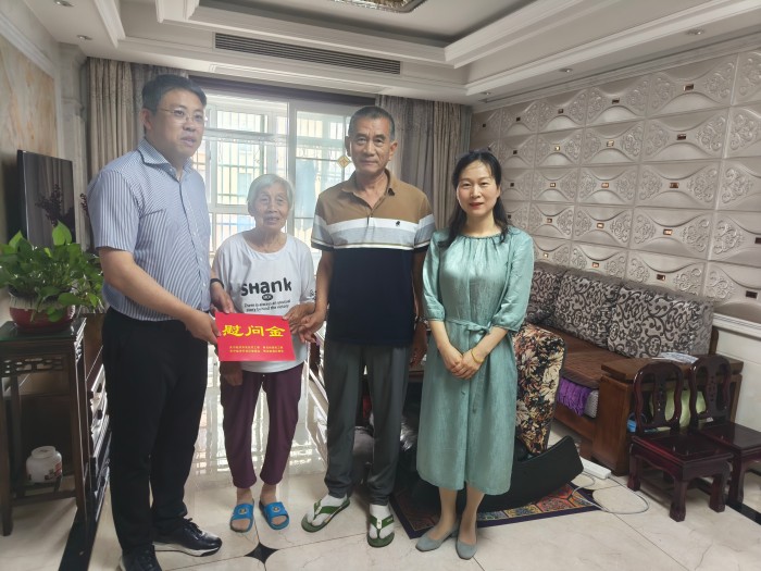 走访慰问送关怀 浓浓情意暖军心