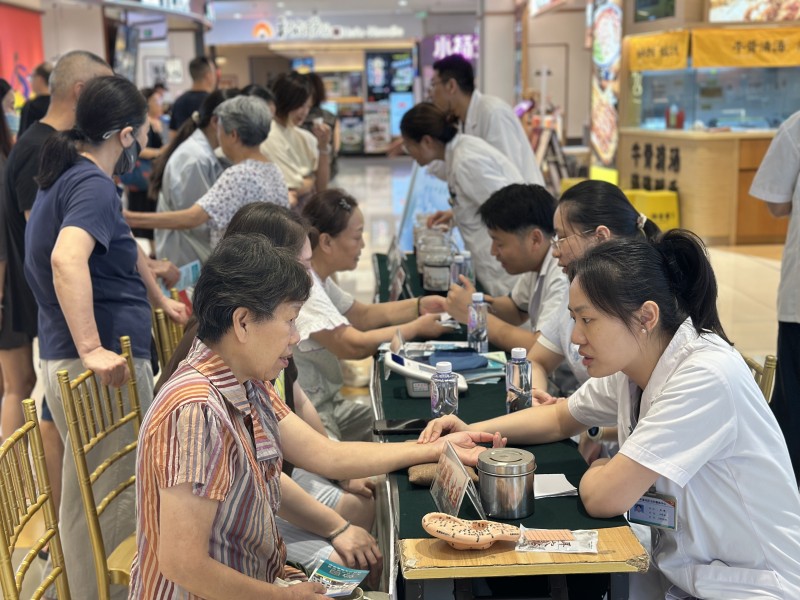 “中医夜市 健康‘邻’距离”，兰陵中心开展中医