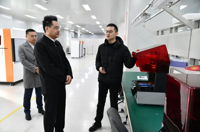 张凯奇走访复工复产企业和检查安全工作